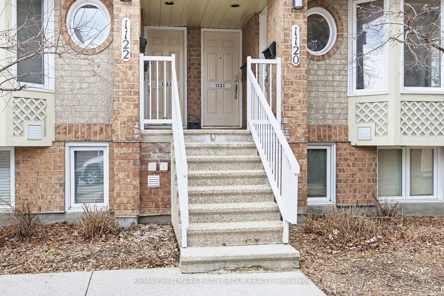 1121 Gablefield Private photo 2