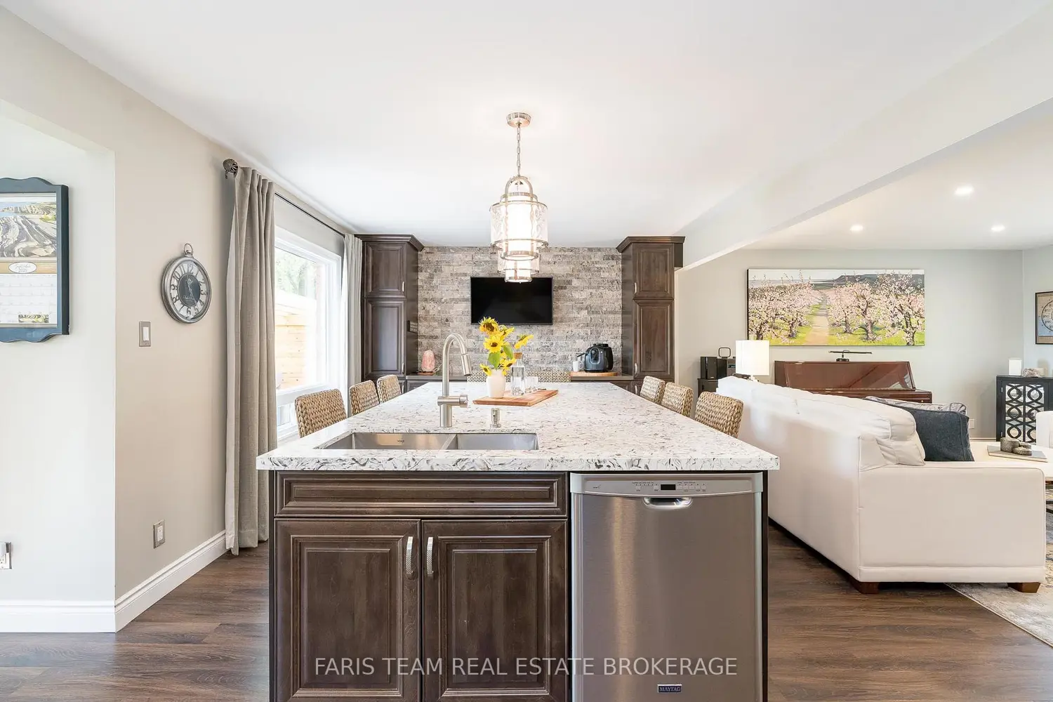 2032 Chantler Street photo 3