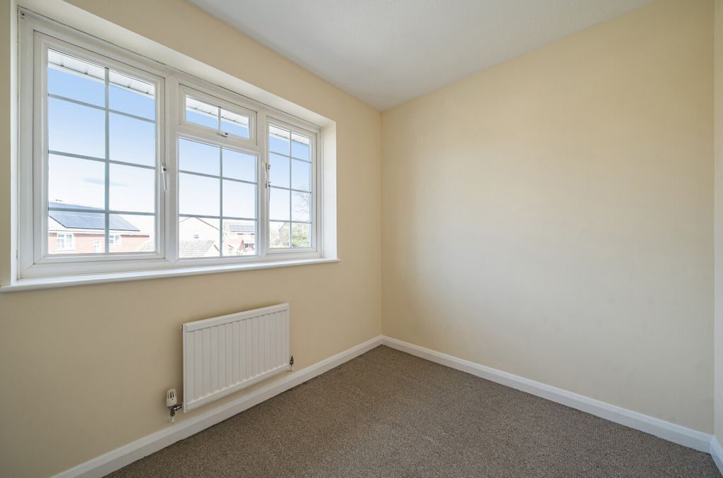 Additional image 13 of 4 bed detached house for saleOaktree Drive, Hook, Hampshire RG27