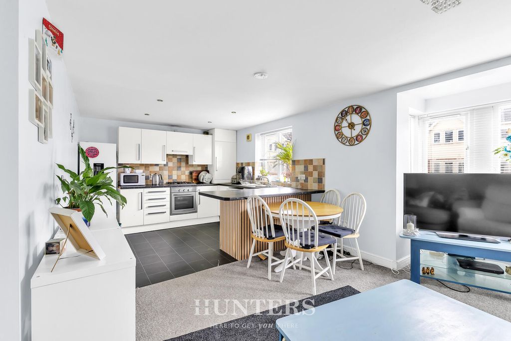 2 bed flat for saleThe Oaklands, Castleton, Rochdale OL11 photo 5