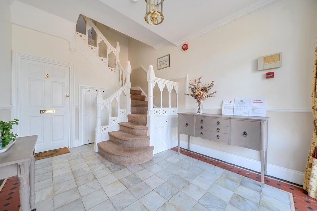 2 bed flat for saleSinah Lane, Hayling Island PO11