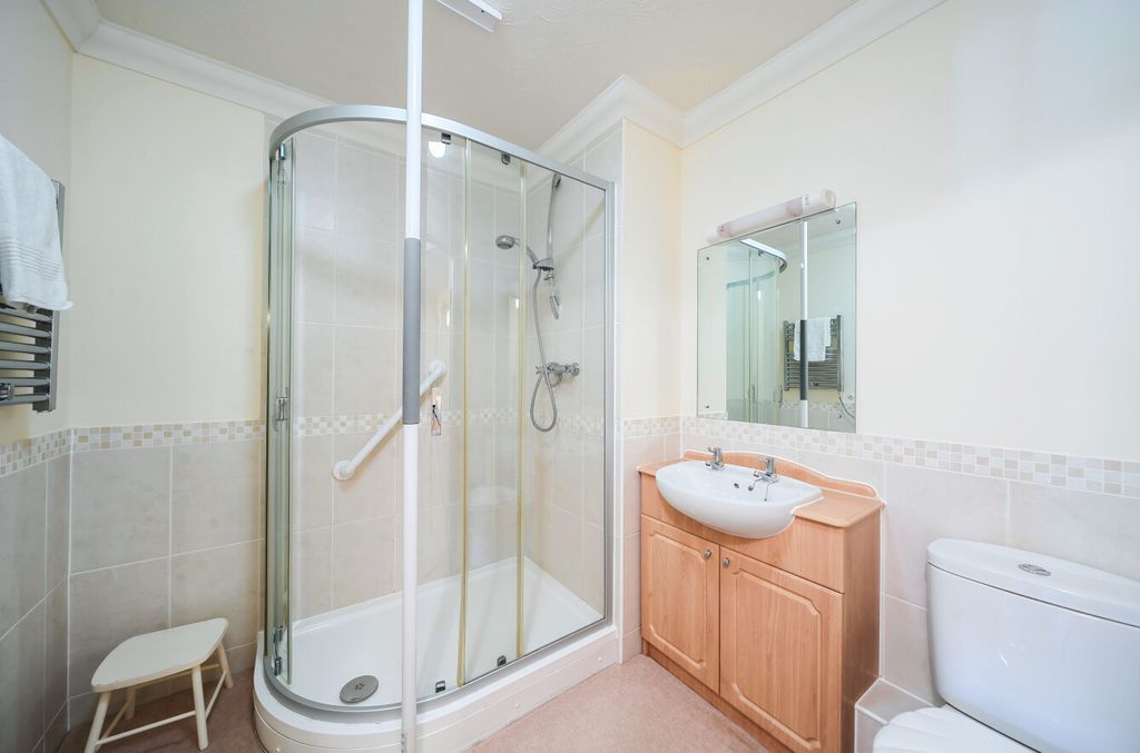 Additional image 10 of 2 bed flat for saleHindhead, Surrey GU26