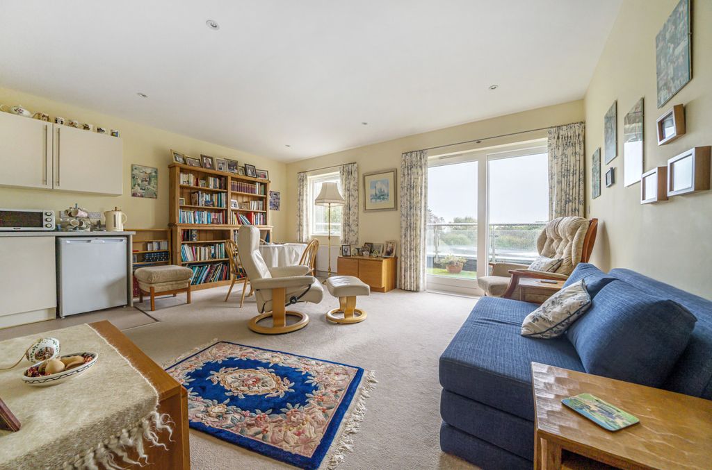 Additional image 3 of 1 bed flat for saleWispers Lane, Haslemere, Surrey GU27