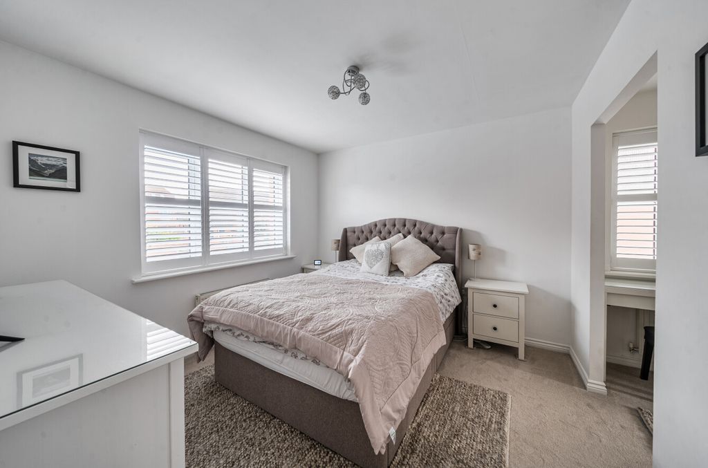 Additional image 5 of 5 bed detached house for saleMyllers Lond, Hook, Hampshire RG27