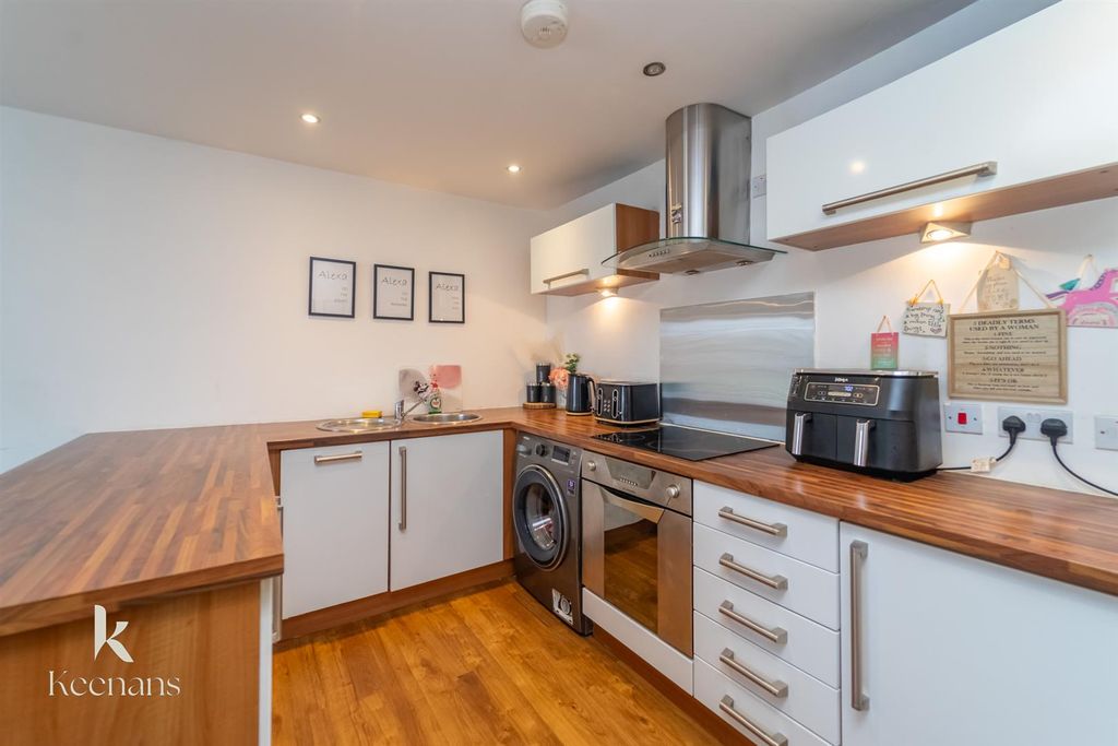 2 bed flat for saleDellar Street, Rochdale OL12