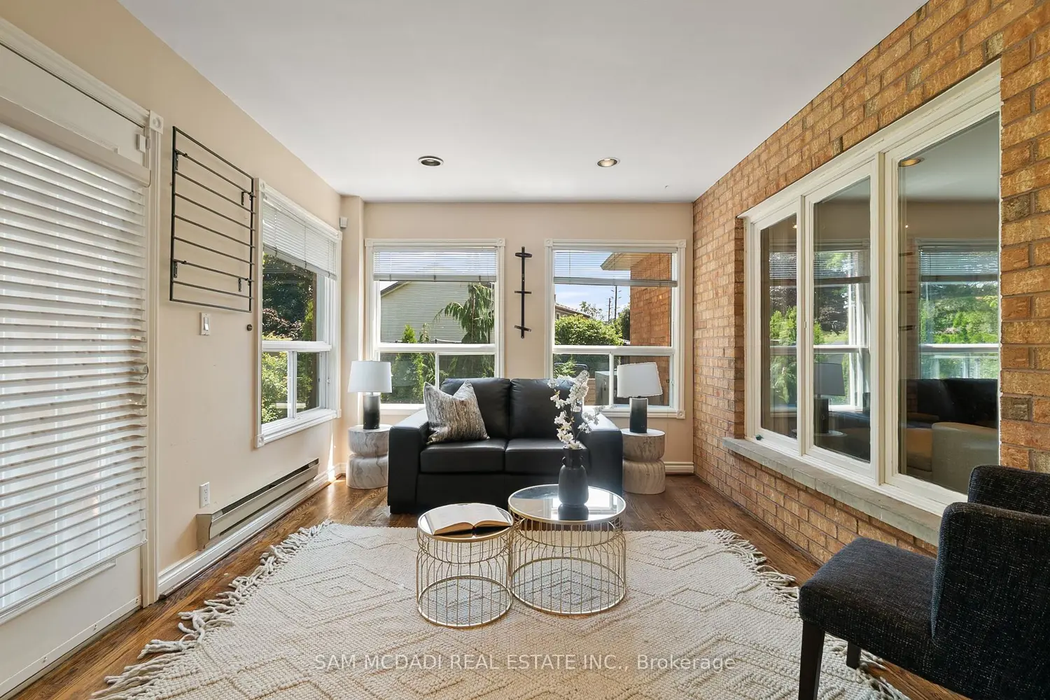 2339 Glengarry Road photo 5