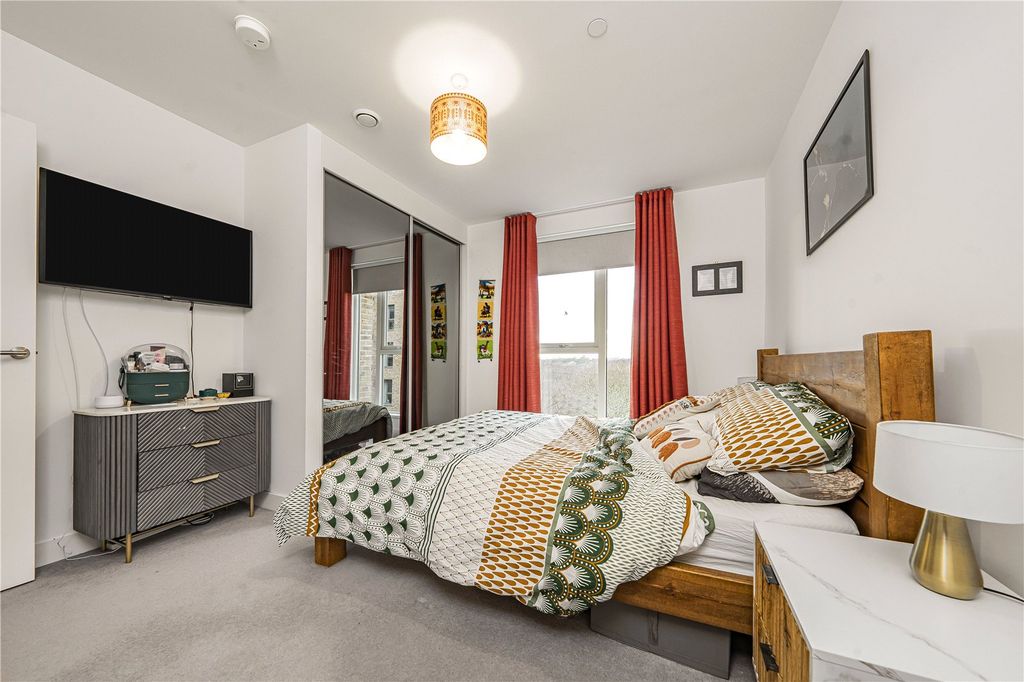 Additional image 7 of 2 bed flat for saleClovelly Road, Hounslow TW3