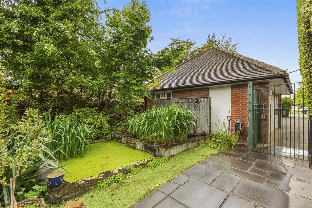 Additional image 23 of 5 bed detached house for saleMarlow Hill, High Wycombe HP11