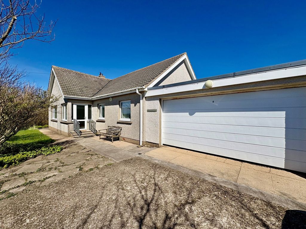 3 bed detached bungalow for saleMey, Thurso, Highland. KW14