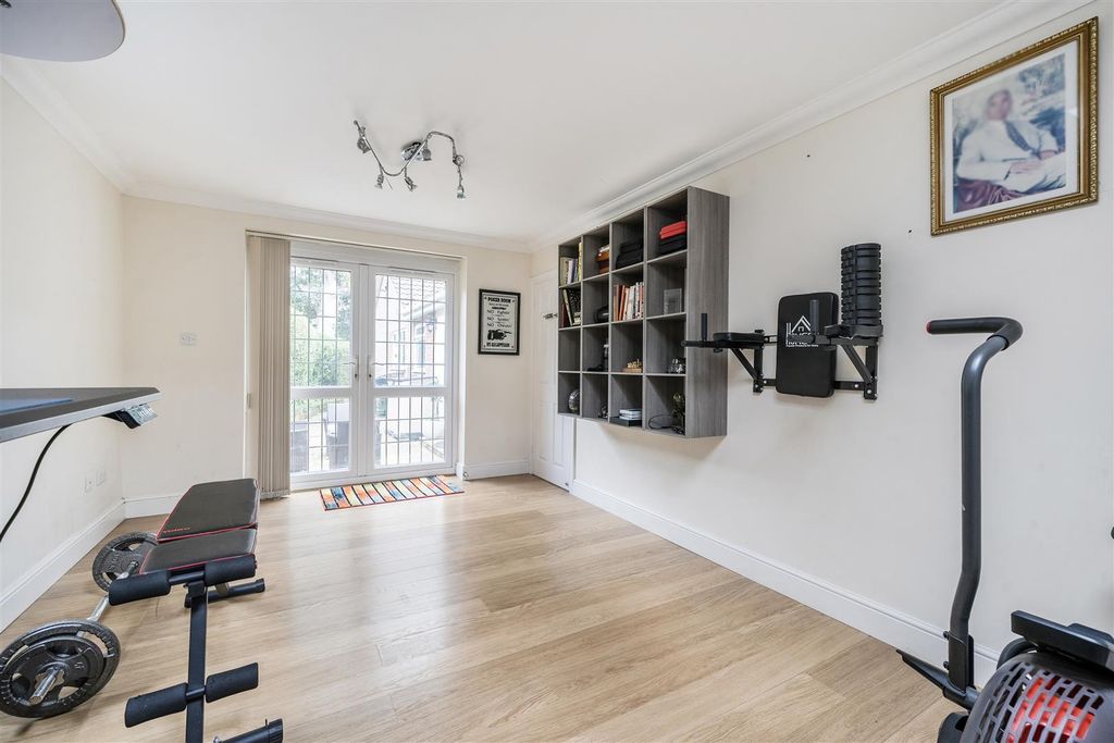 Additional image 18 of 6 bed detached house for saleMerlewood Close, High Wycombe HP11