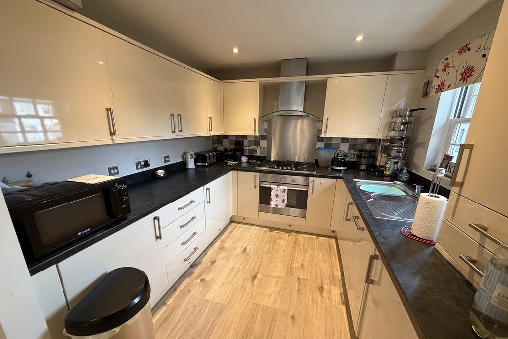 2 bed flat for saleBeridge Mews, Halstead CO9 photo 4