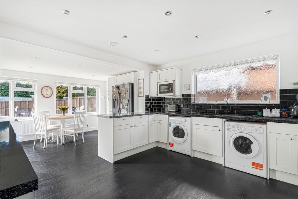 Additional image 4 of 4 bed detached house for salePiccotts End, Hemel Hempstead HP1