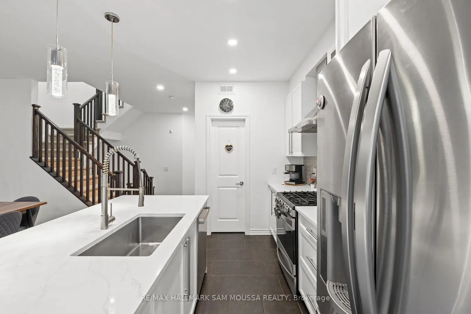 185 Flat Sedge Crescent photo 5