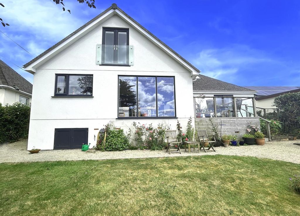 4 bed detached bungalow for saleNansloe Close, Helston TR13