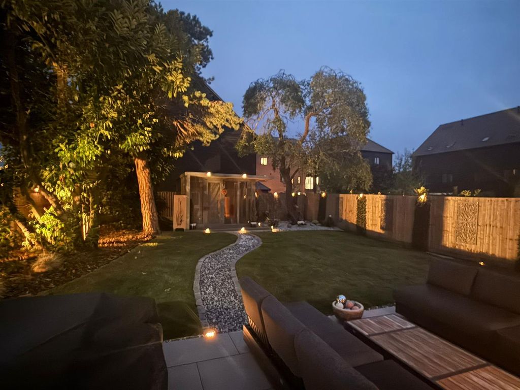 Additional image 3 of 3 bed detached house for saleFlint Close, Rotherfield Greys, Henley-On-Thames RG9
