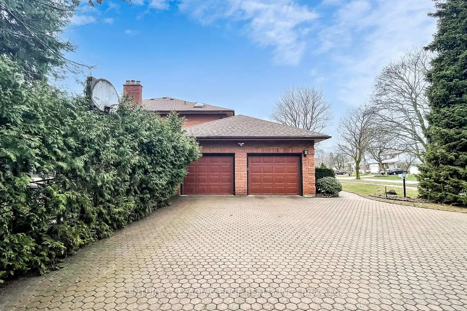1127 Oshawa Boulevard photo 4