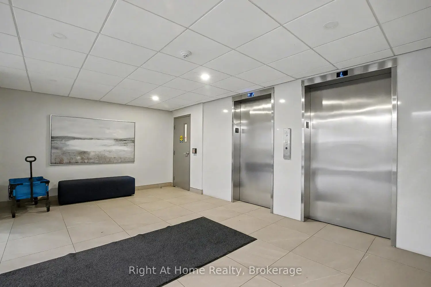 2121 Lakeshore Road 405 photo 2