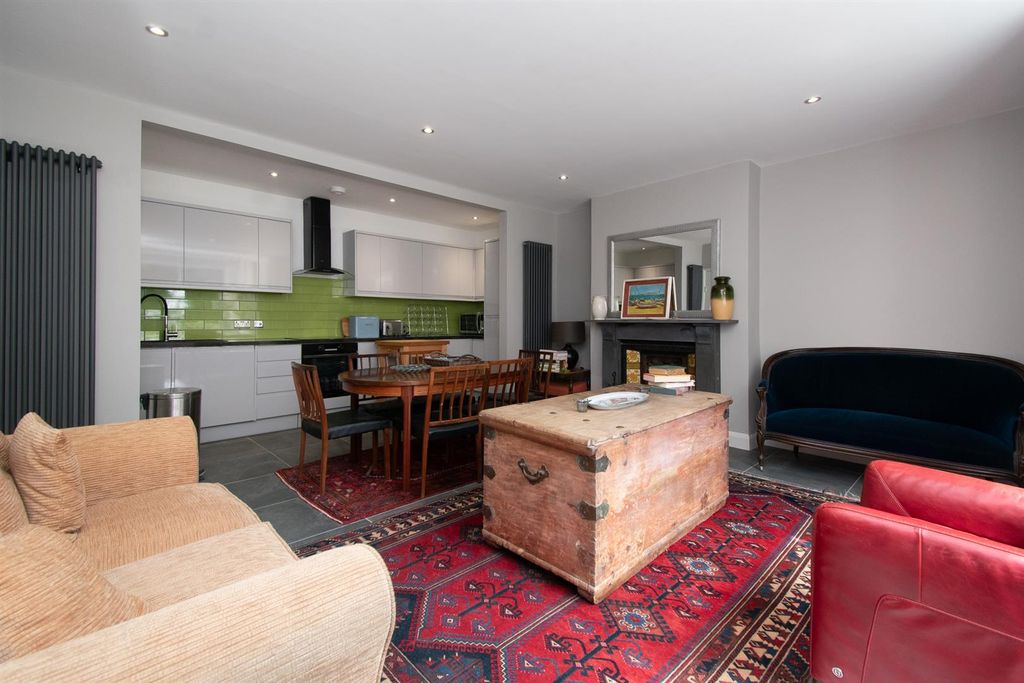2 bed flat for saleThe Mount, St. Leonards-On-Sea TN38