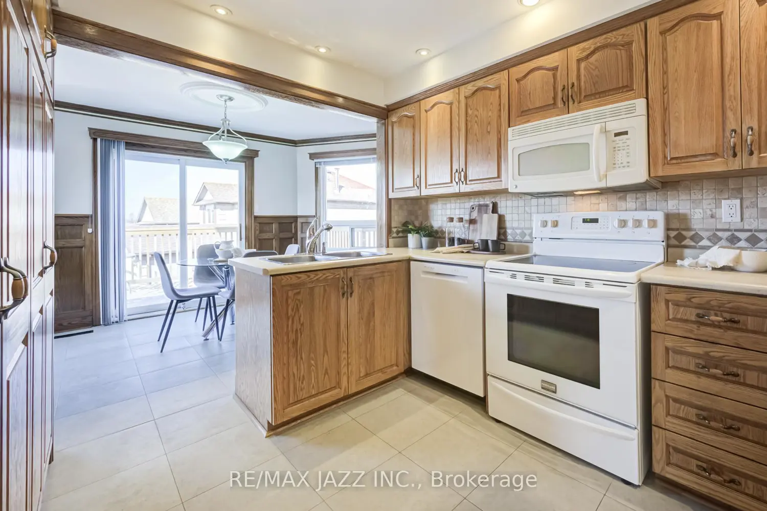 2 Coomer Crescent photo 4