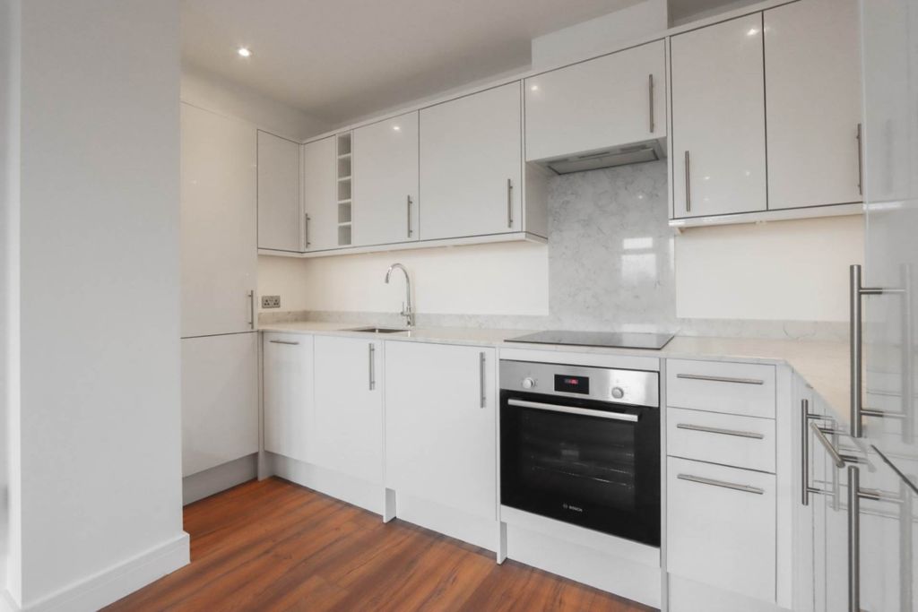 Additional image 9 of 1 bed flat for saleRye Road, Rye Park, Hoddesdon EN11