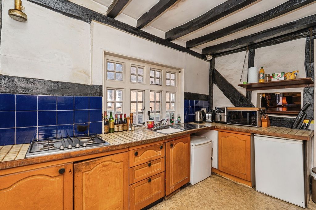 Additional image 6 of 2 bed flat for salePetworth Road, Haslemere, Surrey GU27