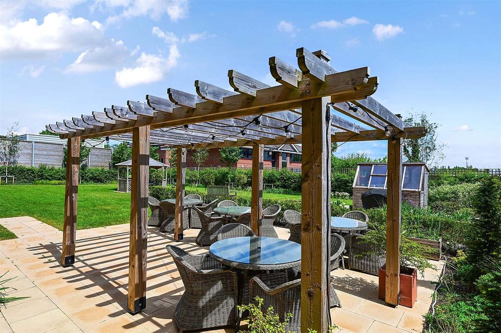 Additional image 7 of 1 bed flat for saleStation Road, Hook, Hampshire RG27