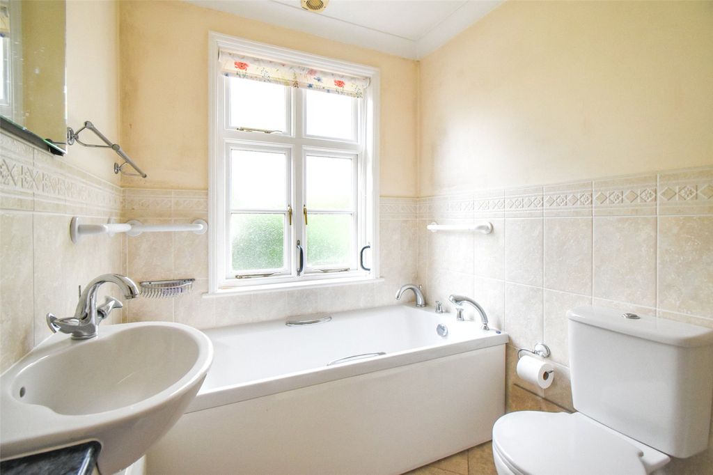 Additional image 19 of 3 bed detached house for saleReading Road, Hook, Hampshire RG27