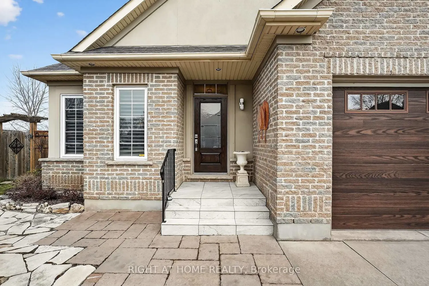 2 Seyval Place photo 2