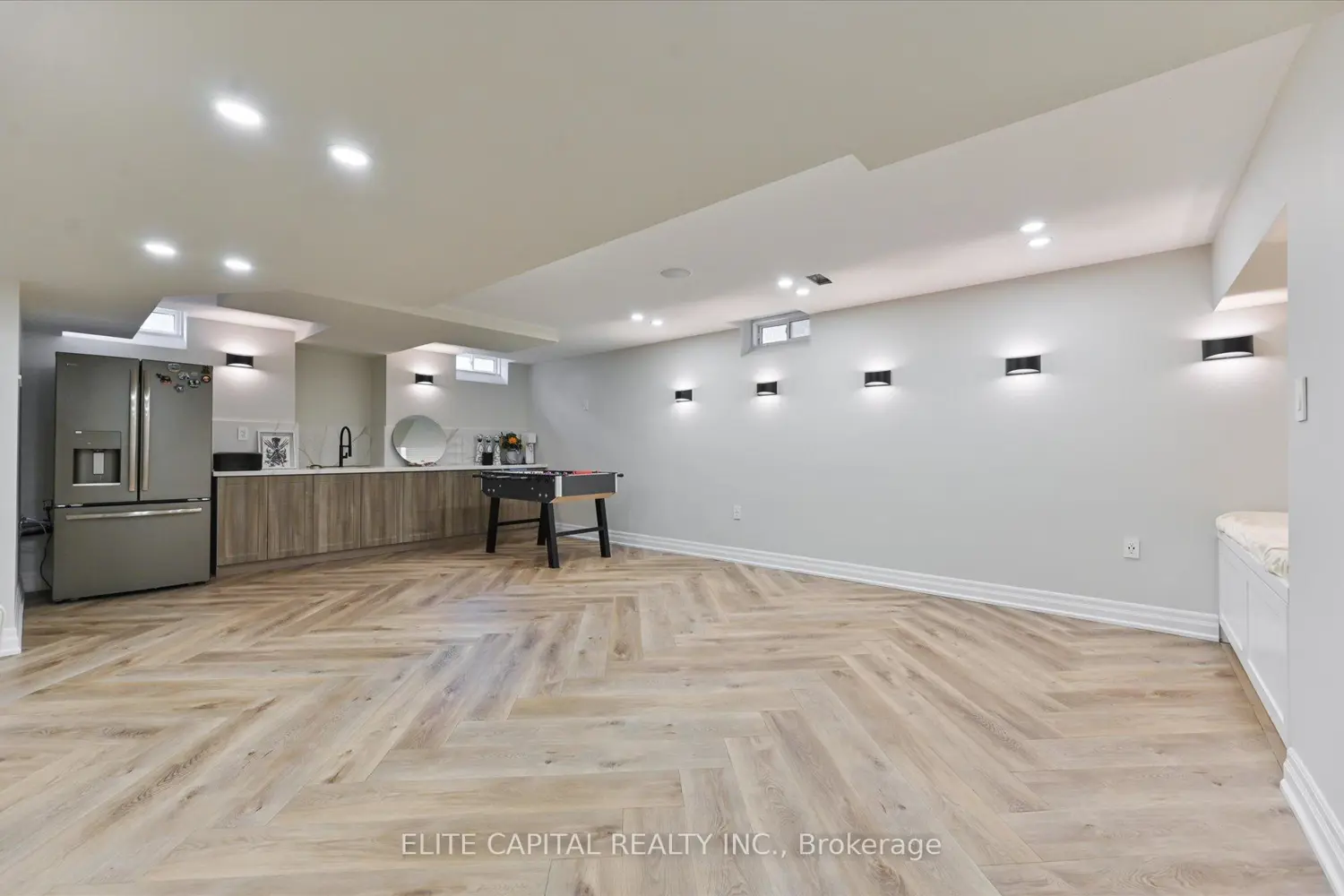 18 Rotondo Crescent photo 3