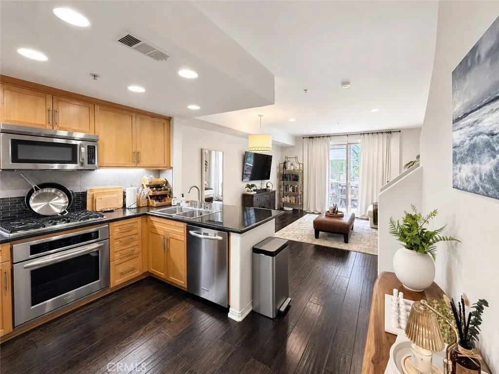 931 E Walnut Street Unit 213, Pasadena, CA 91106 photo 5