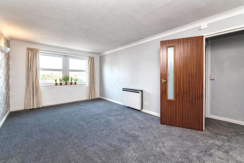 1 bed flat for saleKing Street, Honiton, Devon EX14 photo 2