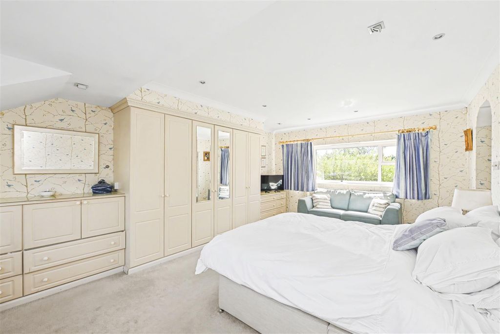 Additional image 7 of 5 bed detached house for saleThe Uplands, Harpenden AL5