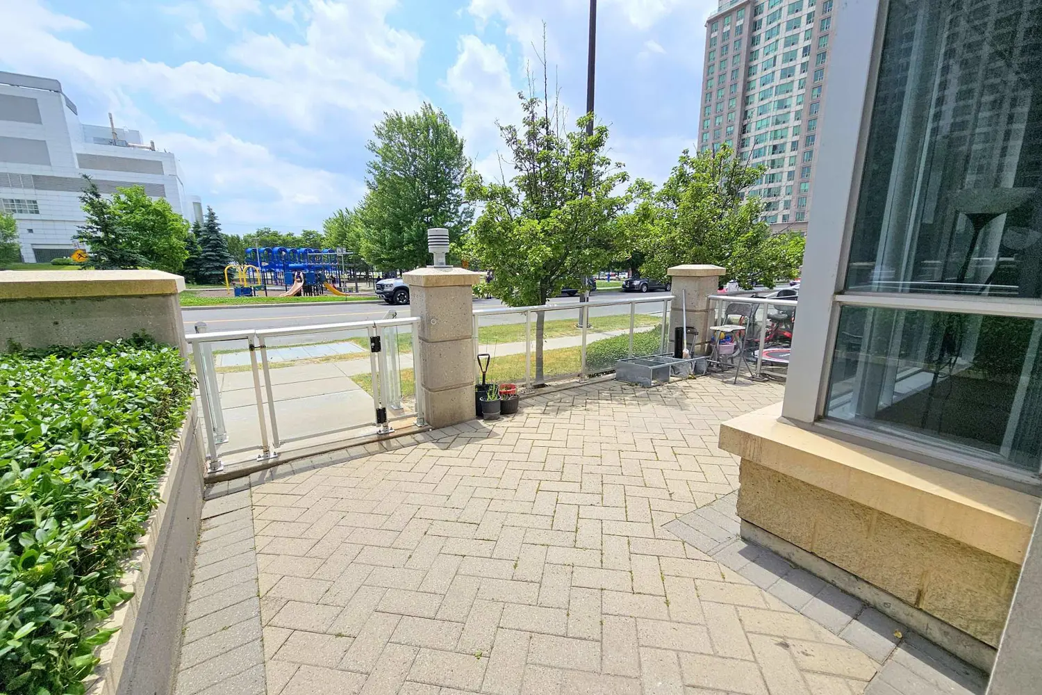 38 Lee Centre Drive Th120 photo 2
