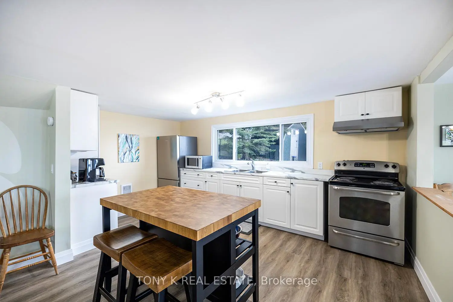 111 Hazel Street photo 2