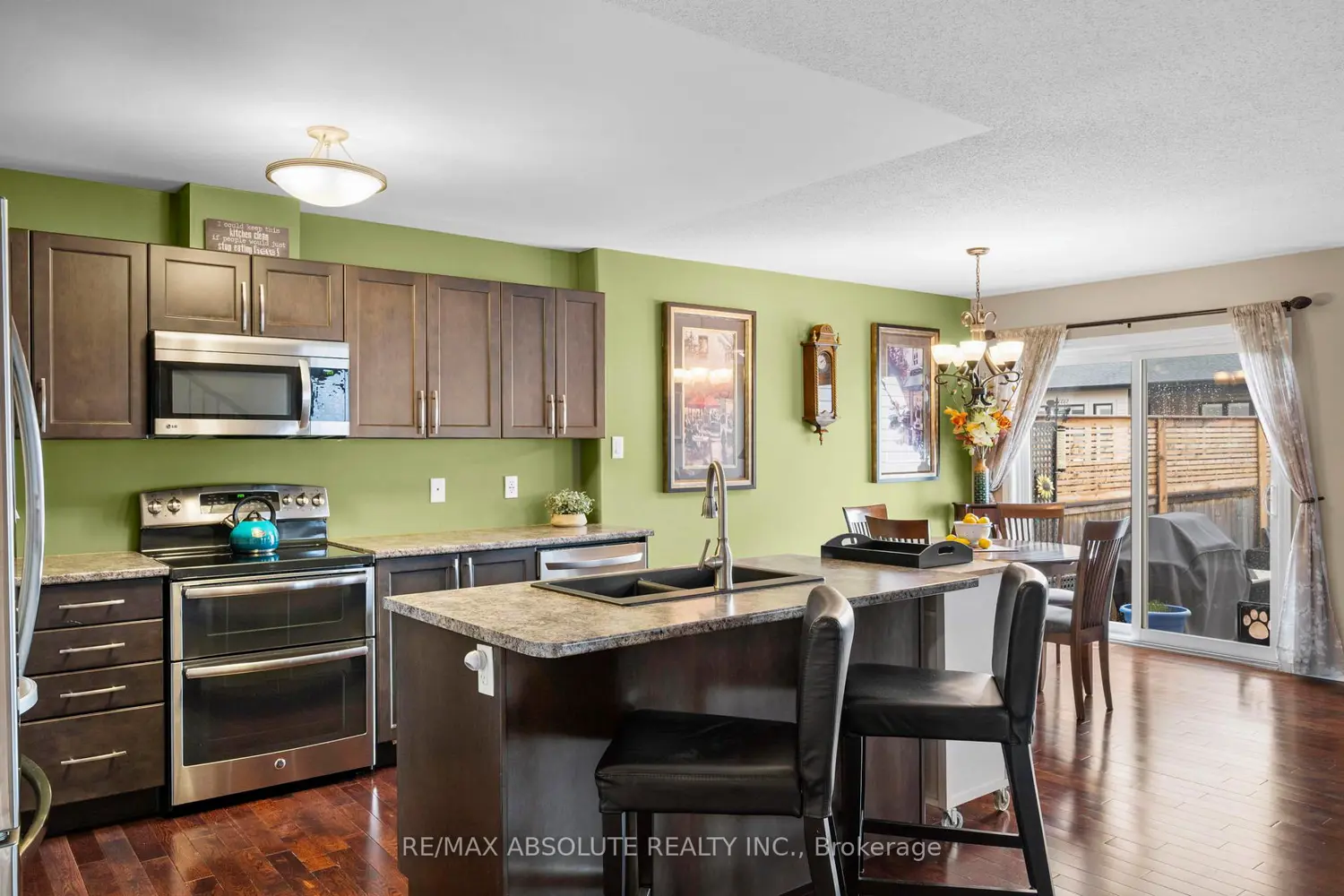 17 Allan Bond Court photo 4
