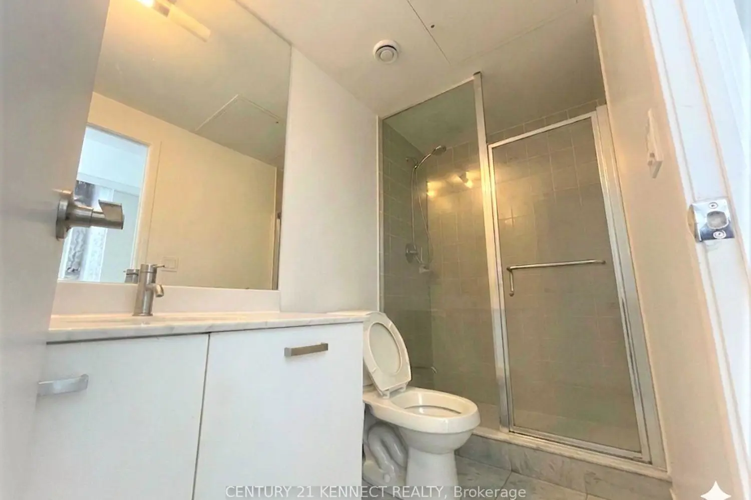 832 Bay Street 608 photo 5