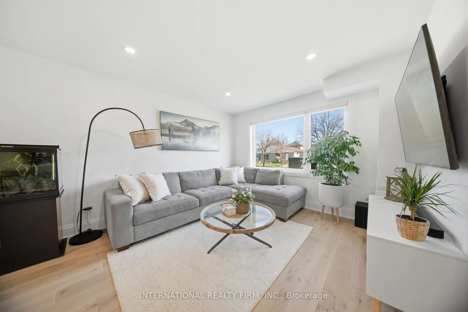 28 Debby Crescent photo 5