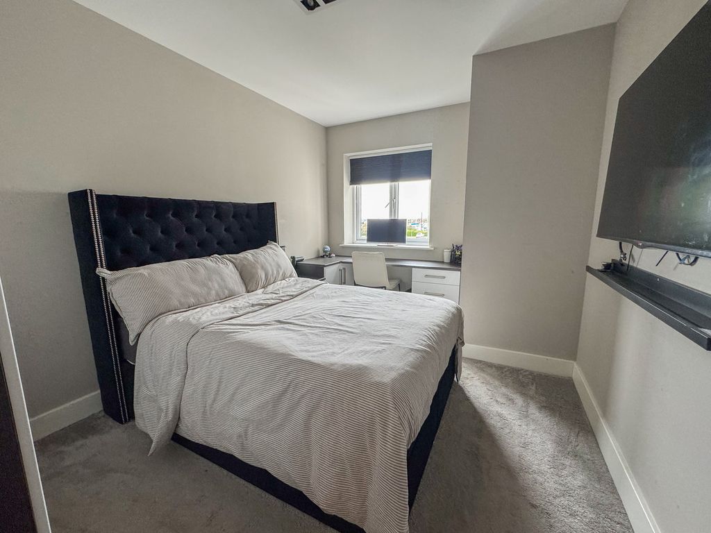 Additional image 11 of 2 bed flat for saleThe Swans, Ferry Road, Hullbridge SS5
