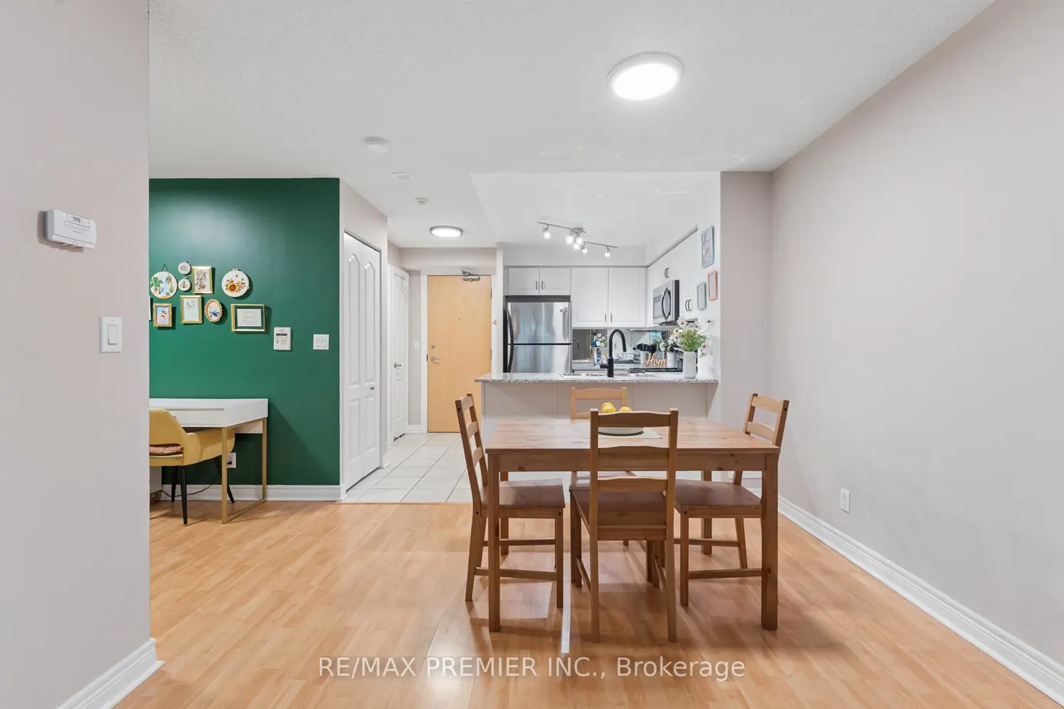Additional image 3 of 212 Eglinton Avenue 307