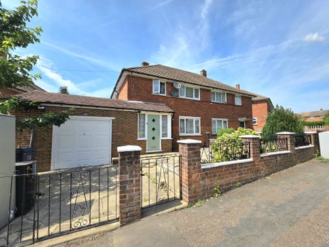 Arnhem Drive, New Addington, Croydon CR0