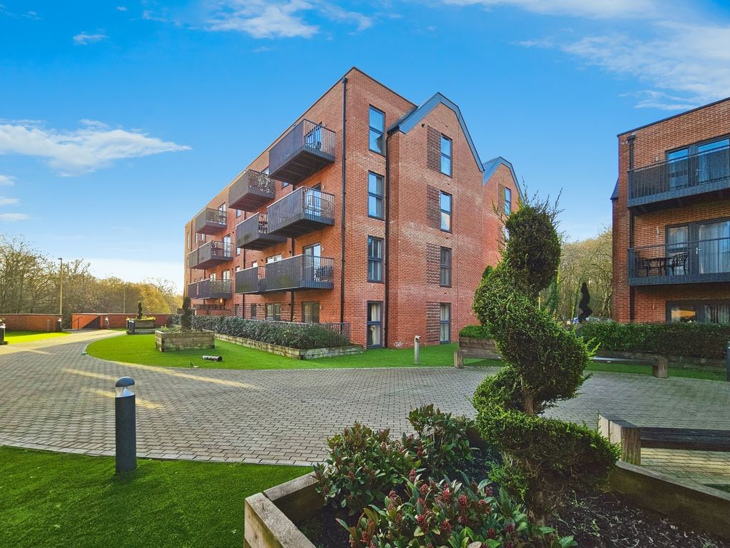 Additional image 2 of 2 bed flat for saleStation Road, Hook, Hampshire RG27