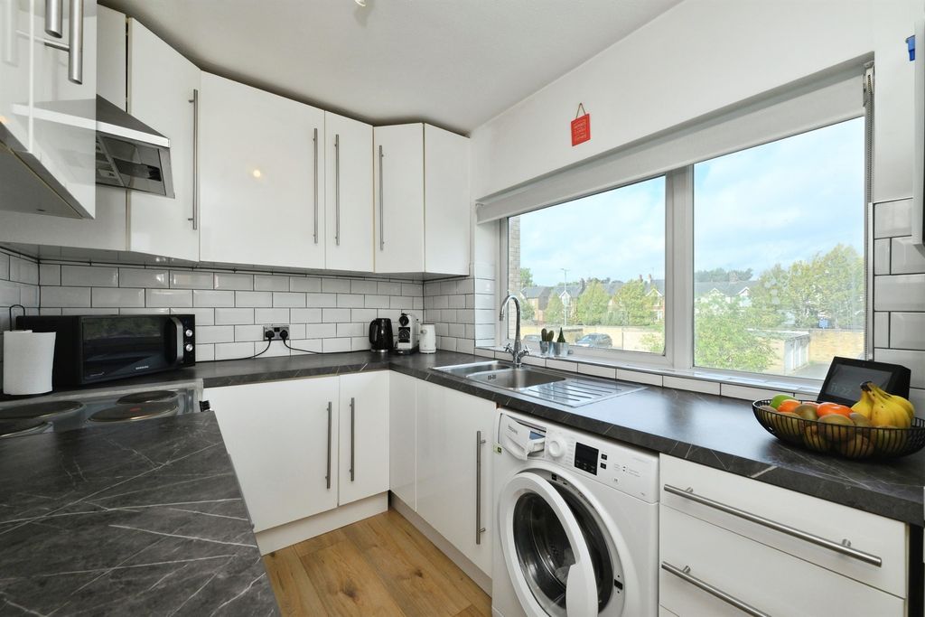 Additional image 8 of 3 bed flat for saleRiversmeet, Hertford SG14