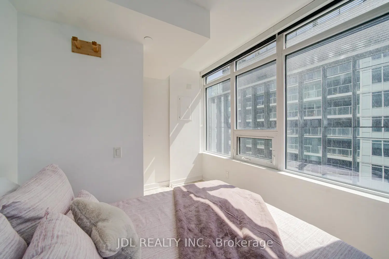 Additional image 10 of 17 Bathurst Street 902
