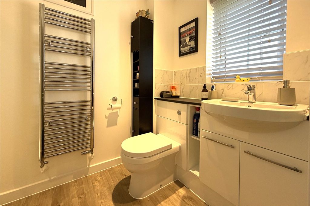 Additional image 10 of 3 bed detached house for saleDeepford Crescent, Hook, Hampshire RG27