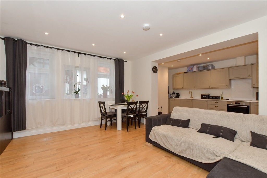 Additional image 6 of 2 bed flat for saleLanghurst Wood Road, Horsham, West Sussex RH12