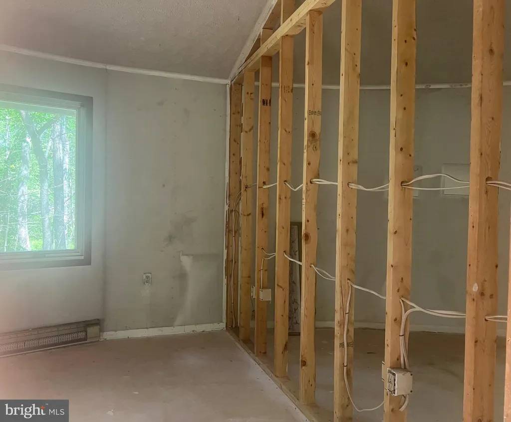 1628 Vista River Road, Paw Paw, WV 25434