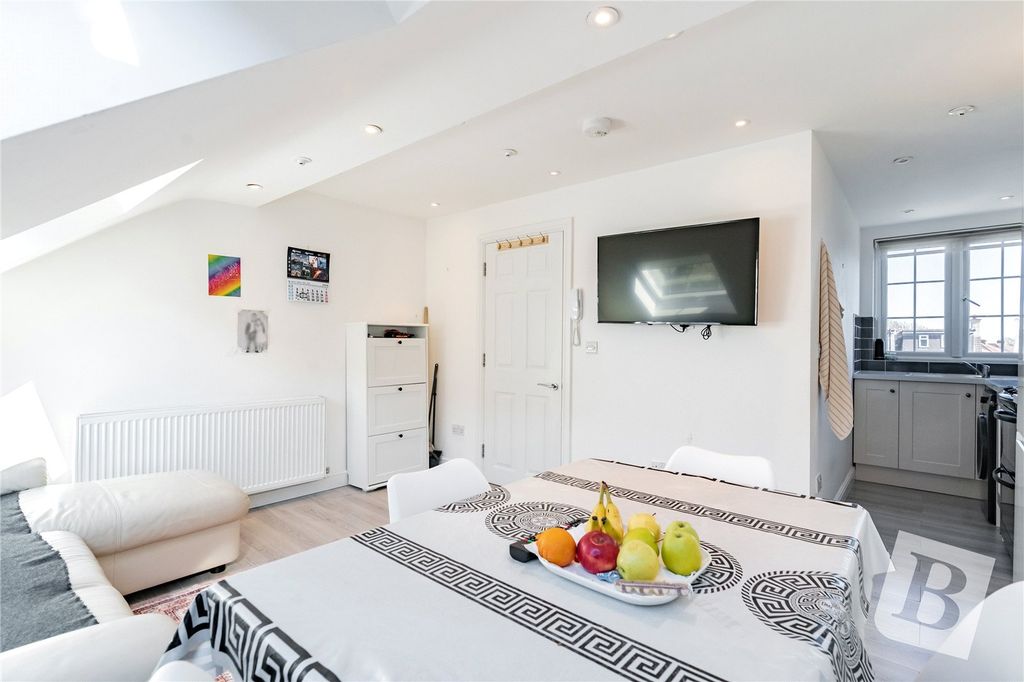 2 bed flat for saleNorth Street, Hornchurch RM11