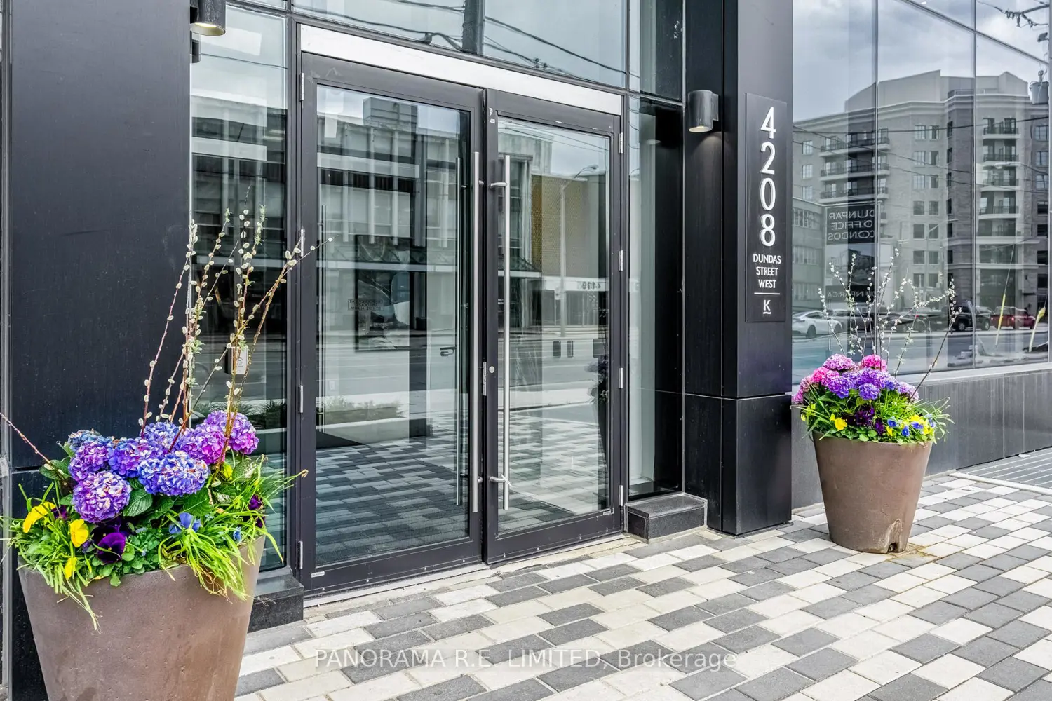 Additional image 19 of 4208 Dundas Street 802