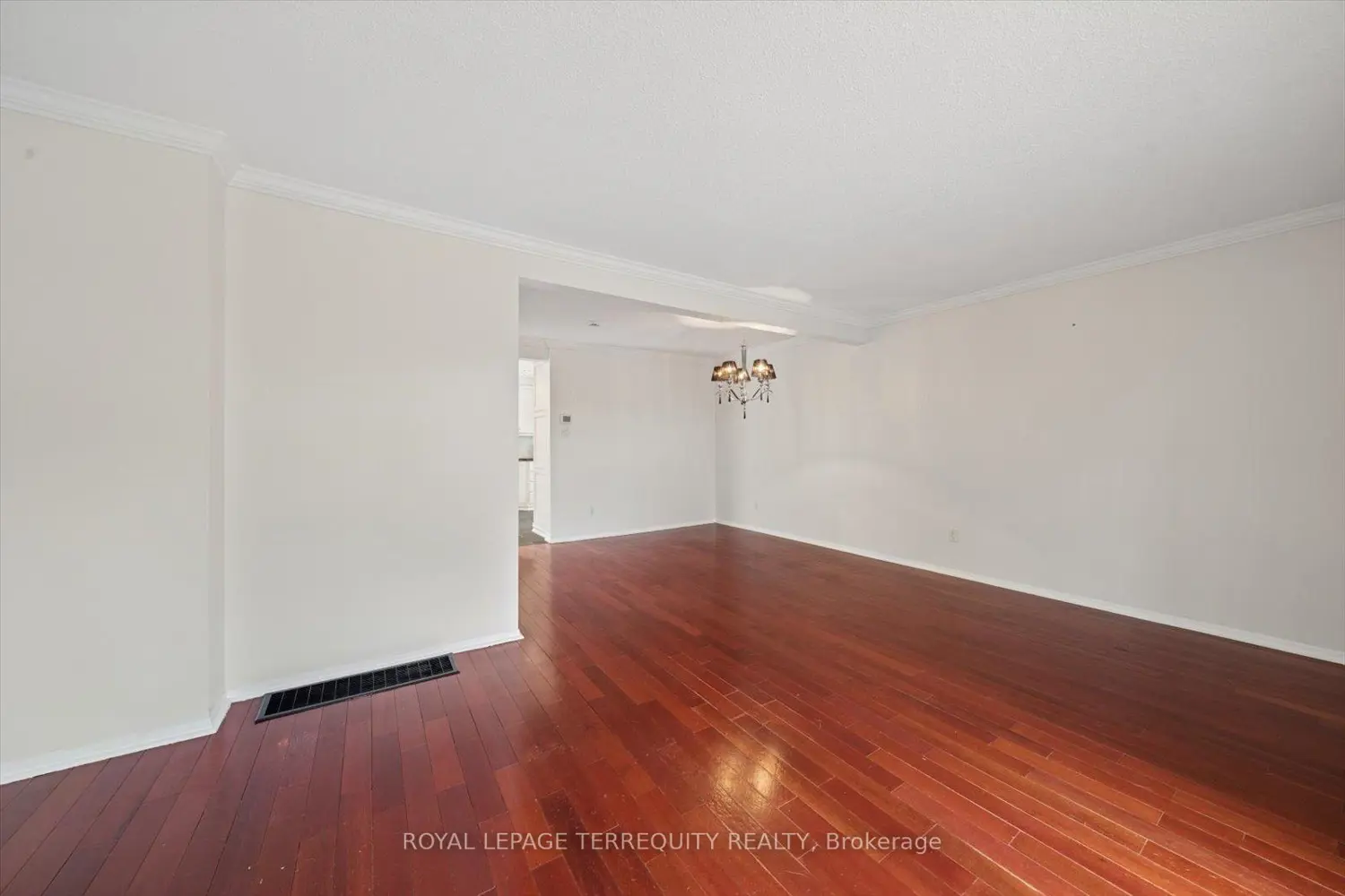 1825 Hyde Mill Crescent photo 3