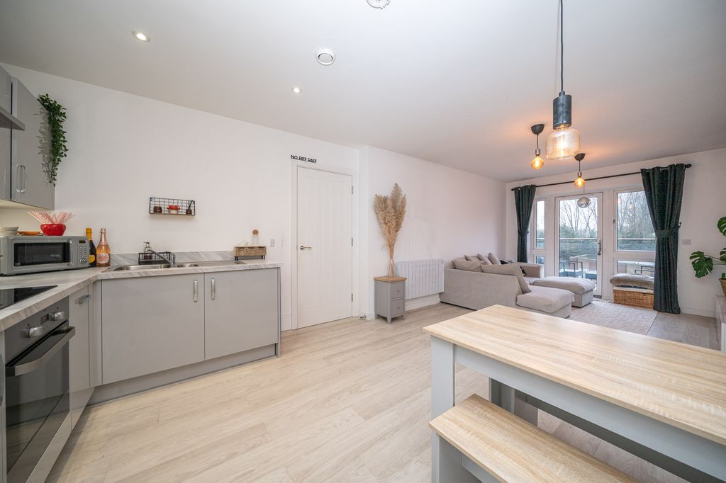 Additional image 21 of 2 bed flat for saleRegents House Frogmore Road, Hemel Hempstead, Hertfordshire HP3